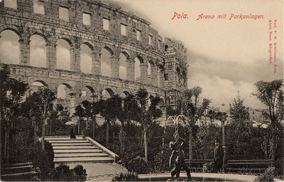 Pola : Arena mit Parkanlagen