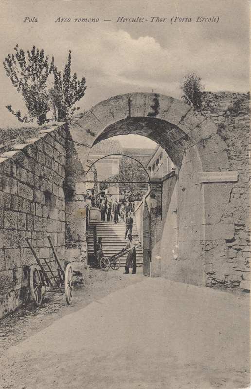 Pola : Arco romano : Hercules Thor (Porta Ercole)