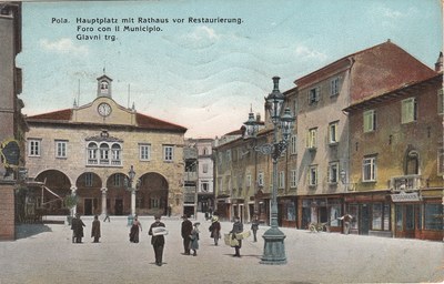 Pola : Hautptplatz mit Rathaus von restaurierung = Foro con il Municipio = Glavni trg