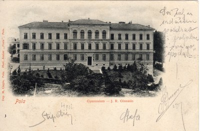 Pola : Gymnasium = J. R. Ginnasio