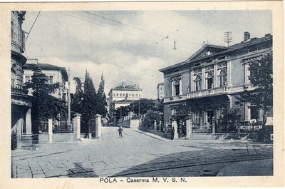 Pola : Caserma M. V. S. N.
