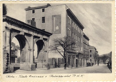 Pola : Viale Carrara e Palazzo del P. N. F.