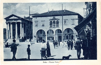 Pola : Piazza Foro
