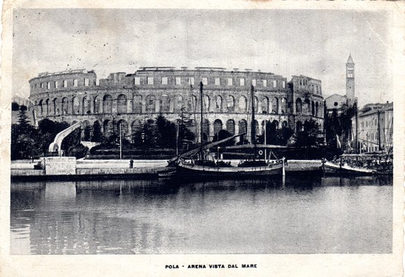 Pola : Arena vista dal mare