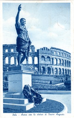 Pola : Arena con la statua di Cesare Augusto
